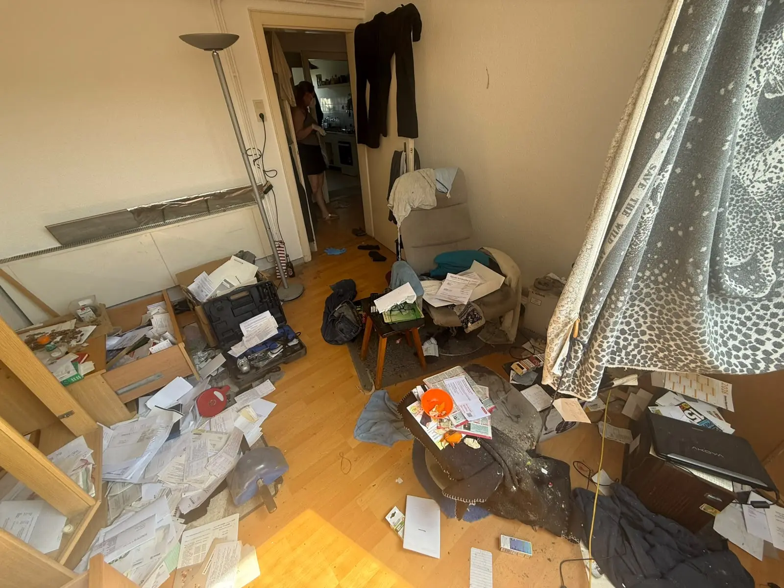 Raum vor Entrümpelung und Grundreinigung